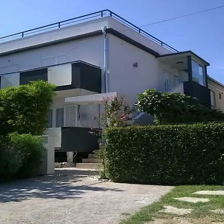 Апартаменти Petar - 50m From Sea Задар