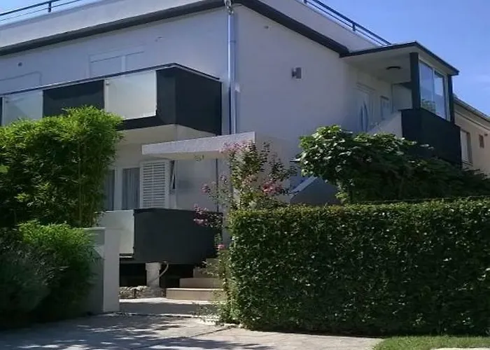 Апартаменти Petar - 50m From Sea Задар