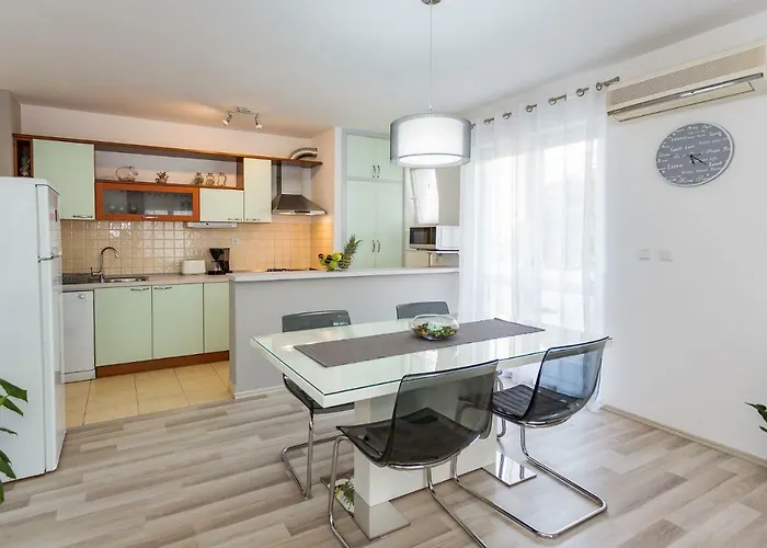 Petar - 50m From Sea Апартаменти *